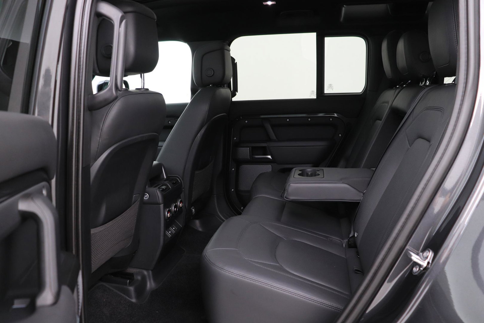 Land Rover Defender 110 5.0 P525 110 V8 Carpathian Edition | Luchtvering | Treeplanken | Meridian Surround | Koelbox | Trekhaak | ClearSight