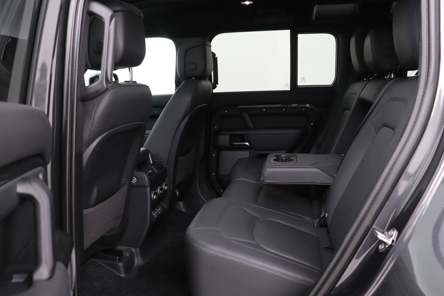 Land Rover Defender 110 5.0 P525 110 V8 Carpathian Edition | Luchtvering | Treeplanken | Meridian Surround | Koelbox | Trekhaak | ClearSight