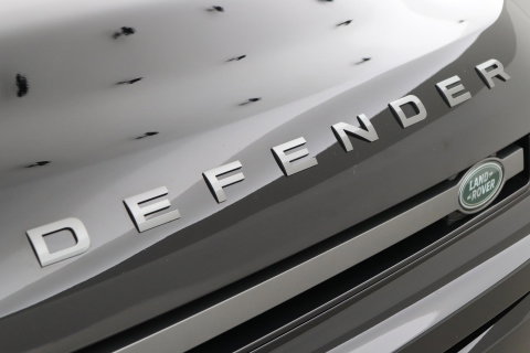 Land Rover Defender 110 5.0 P525 110 V8 Carpathian Edition | Luchtvering | Treeplanken | Meridian Surround | Koelbox | Trekhaak | ClearSight