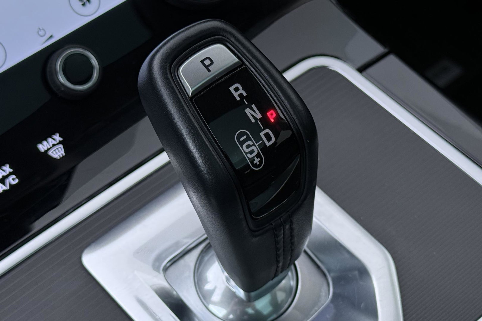Land Rover Range Rover Evoque 1.5 P300e AWD S | Panoramadak | Camera | Apple Carplay | Leder | Lane Assist