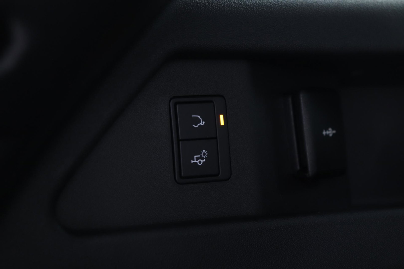 Land Rover Discovery Sport P270e PHEV Dynamic SE | NIEUW! | Panoramadak | Trekhaak | ACC | Meridian | Stoel+Stuurverwarming