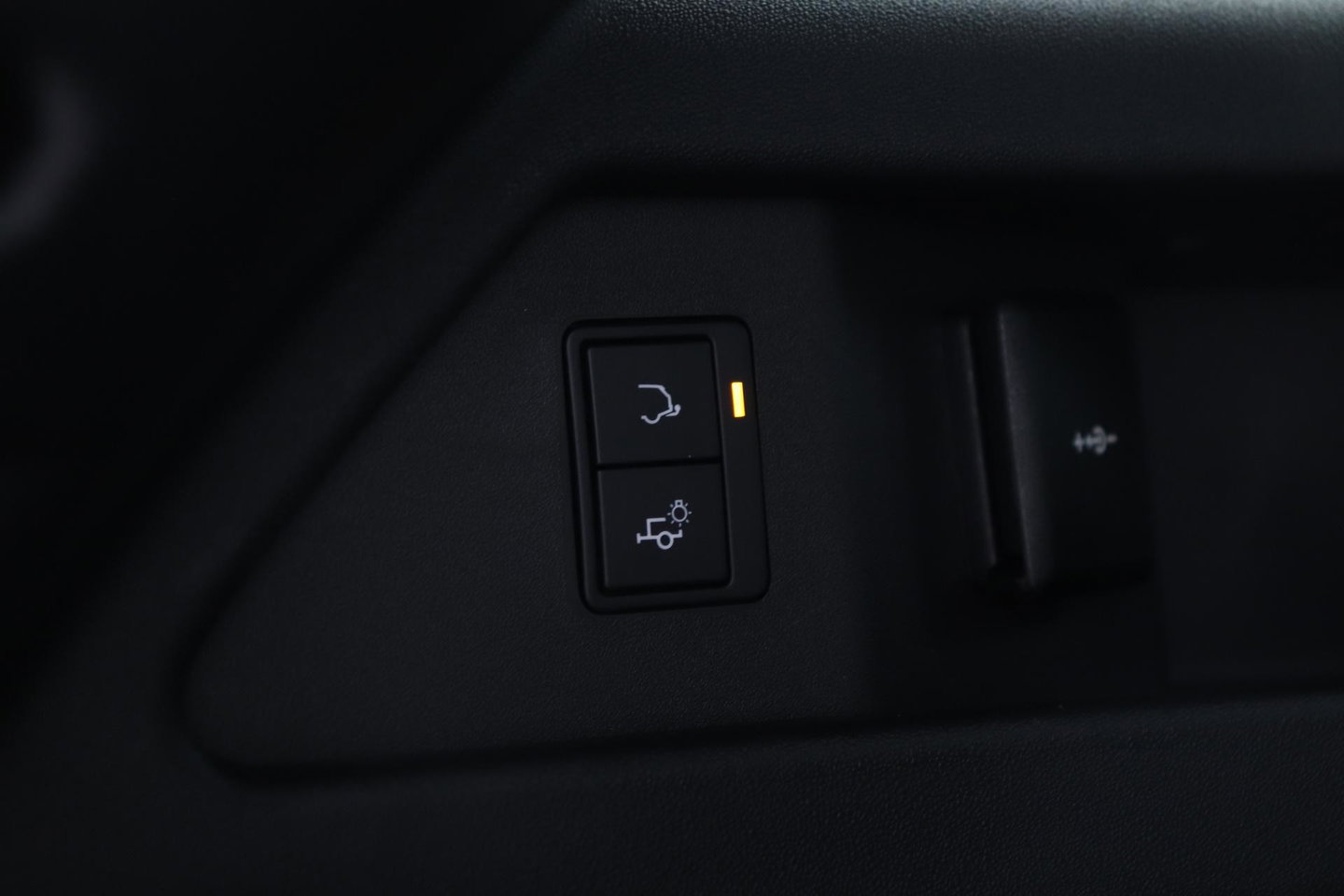 Land Rover Discovery Sport P270e PHEV Dynamic SE | NIEUW! | Panoramadak | Trekhaak | ACC | Meridian | Stoel+Stuurverwarming