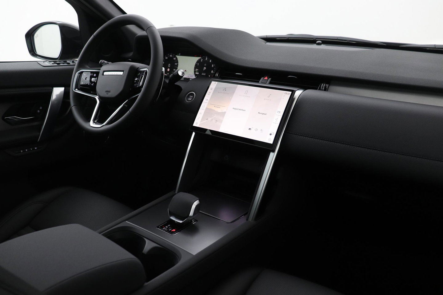 Land Rover Discovery Sport P270e PHEV Dynamic SE | NIEUW! | Panoramadak | Trekhaak | ACC | Meridian | Stoel+Stuurverwarming