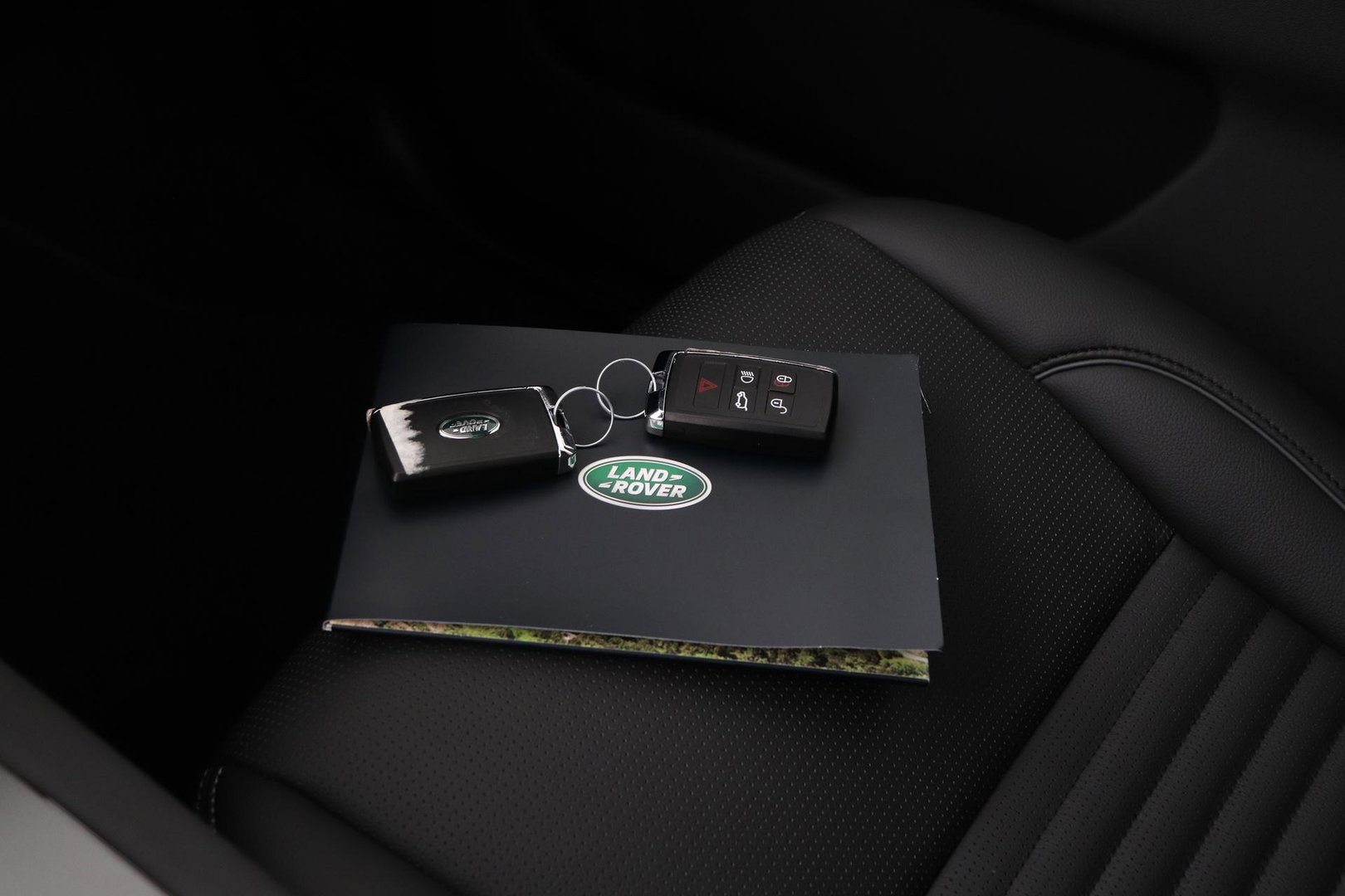 Land Rover Discovery Sport P270e PHEV Dynamic SE | NIEUW! | Panoramadak | Trekhaak | ACC | Meridian | Stoel+Stuurverwarming