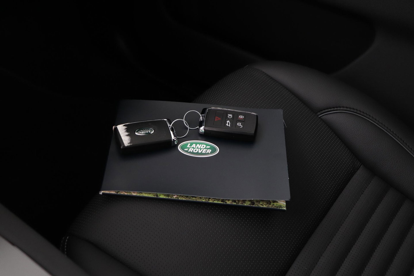 Land Rover Discovery Sport P270e PHEV Dynamic SE | NIEUW! | Panoramadak | Trekhaak | ACC | Meridian | Stoel+Stuurverwarming