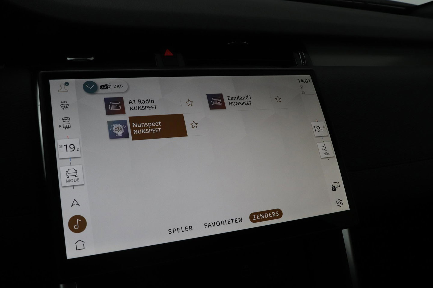 Land Rover Discovery Sport P270e PHEV Dynamic SE | NIEUW! | Panoramadak | Trekhaak | ACC | Meridian | Stoel+Stuurverwarming