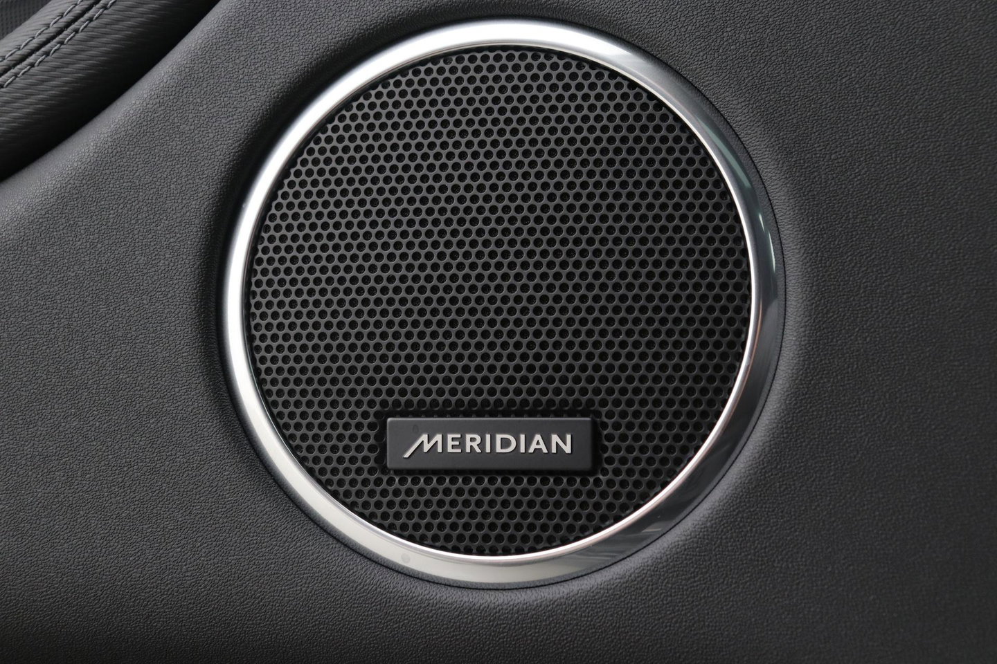 Land Rover Discovery Sport P270e PHEV Dynamic SE | NIEUW! | Panoramadak | Trekhaak | ACC | Meridian | Stoel+Stuurverwarming