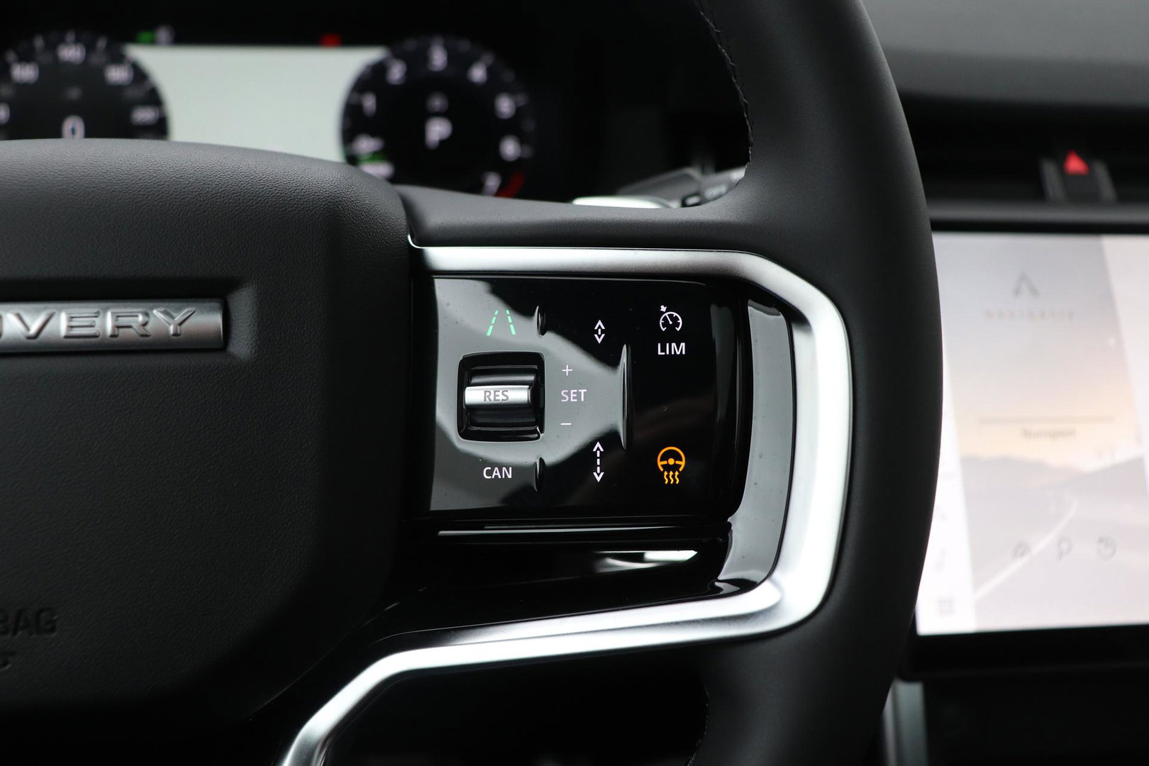Land Rover Discovery Sport P270e PHEV Dynamic SE | NIEUW! | Panoramadak | Trekhaak | ACC | Meridian | Stoel+Stuurverwarming