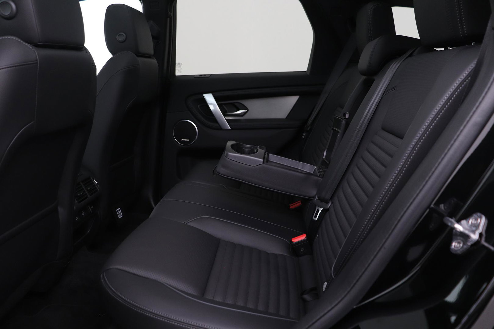 Land Rover Discovery Sport P270e PHEV Dynamic SE | NIEUW! | Panoramadak | Trekhaak | ACC | Meridian | Stoel+Stuurverwarming