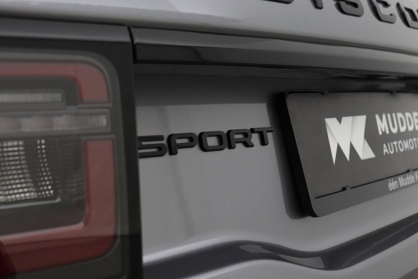 Land Rover Discovery Sport P270e PHEV Dynamic SE | NIEUW! | Panoramadak | Trekhaak | ACC | Meridian | Stoel+Stuurverwarming