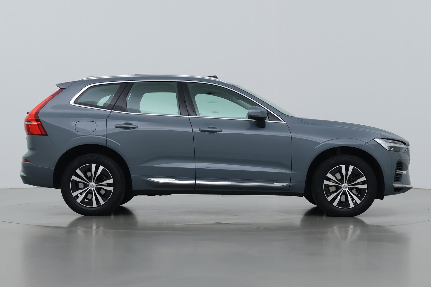 Volvo XC60 T6 Plug-in hybrid AWD Inscription | ACC | Panoramadak | Keyless | Elektrische Achterklep | Stoelverwarming | 18 inch