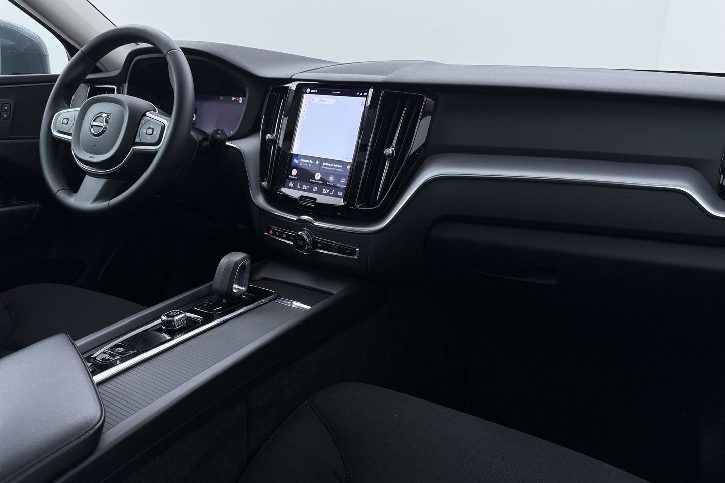 Volvo XC60 T6 Plug-in hybrid AWD Inscription | ACC | Panoramadak | Keyless | Elektrische Achterklep | Stoelverwarming | 18 inch