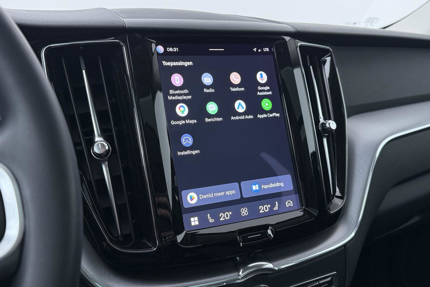Volvo XC60 T6 Plug-in hybrid AWD Inscription | ACC | Panoramadak | Keyless | Elektrische Achterklep | Stoelverwarming | 18 inch