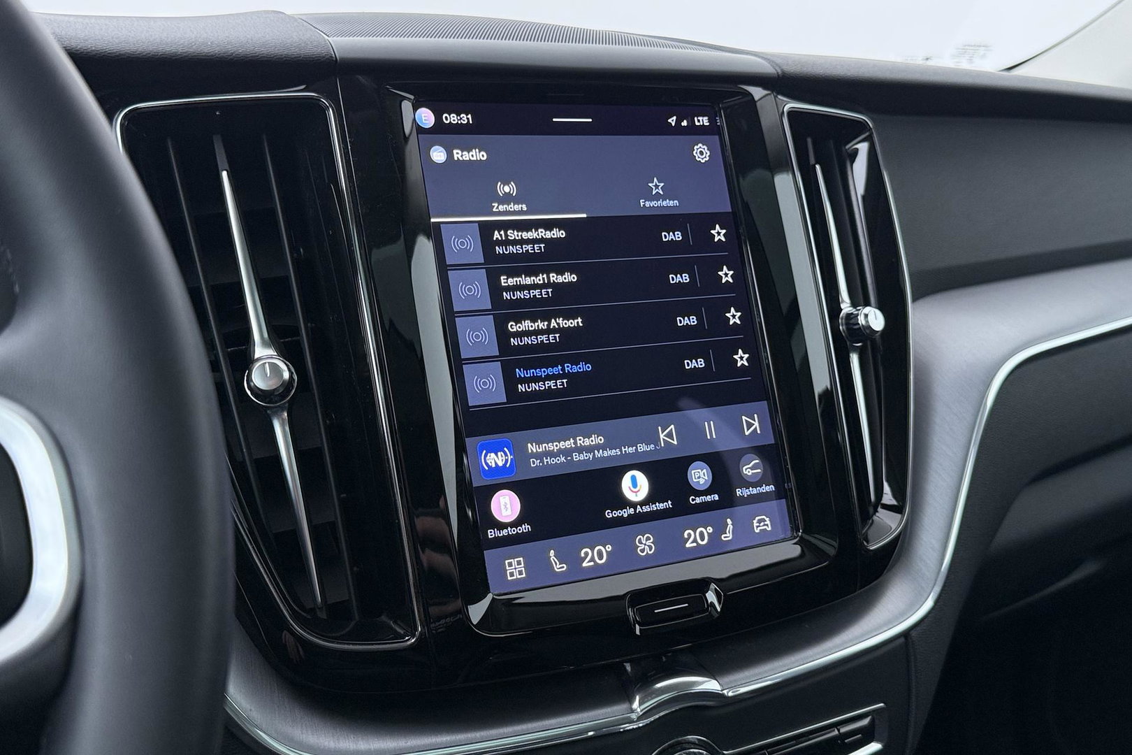 Volvo XC60 T6 Plug-in hybrid AWD Inscription | ACC | Panoramadak | Keyless | Elektrische Achterklep | Stoelverwarming | 18 inch