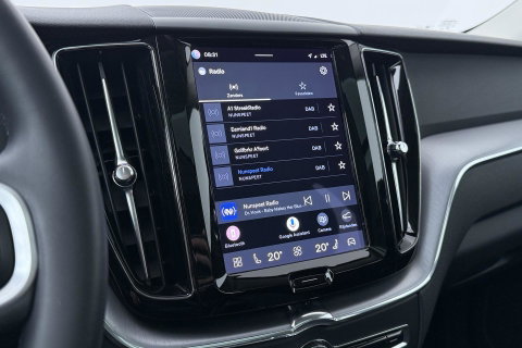 Volvo XC60 T6 Plug-in hybrid AWD Inscription | ACC | Panoramadak | Keyless | Elektrische Achterklep | Stoelverwarming | 18 inch