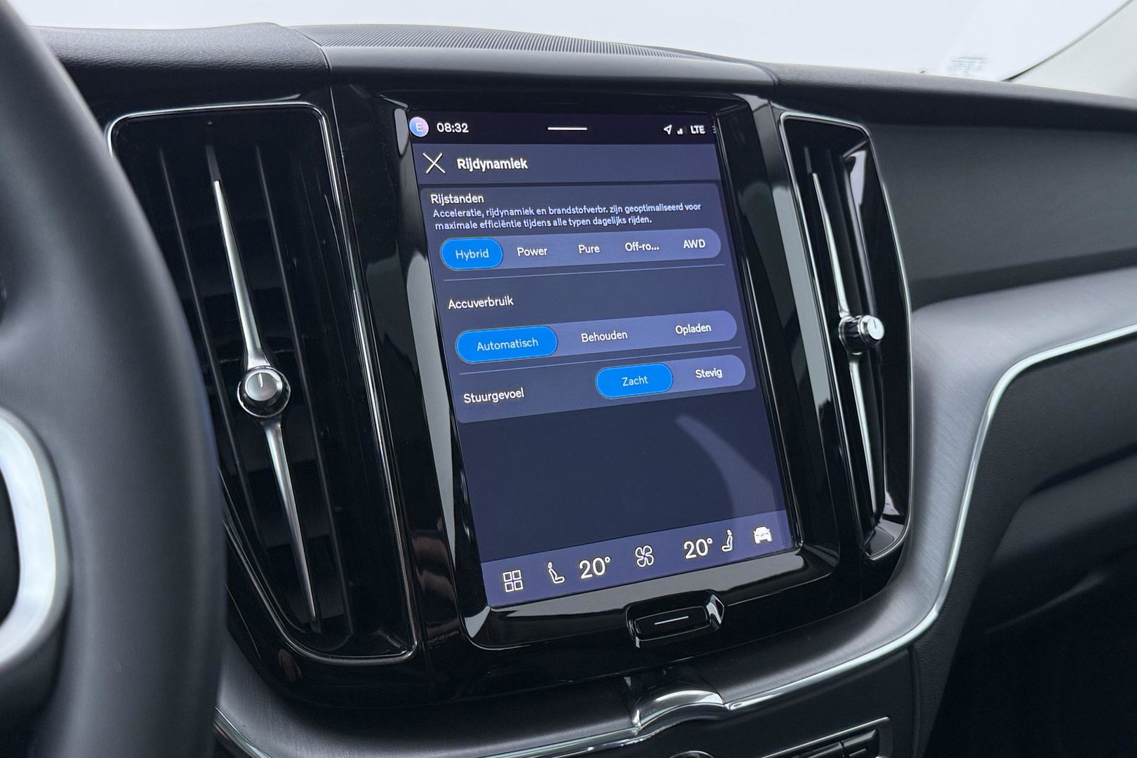 Volvo XC60 T6 Plug-in hybrid AWD Inscription | ACC | Panoramadak | Keyless | Elektrische Achterklep | Stoelverwarming | 18 inch