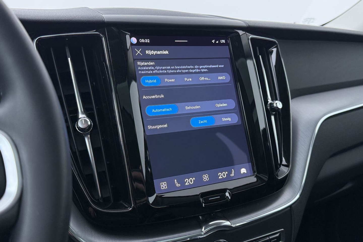 Volvo XC60 T6 Plug-in hybrid AWD Inscription | ACC | Panoramadak | Keyless | Elektrische Achterklep | Stoelverwarming | 18 inch