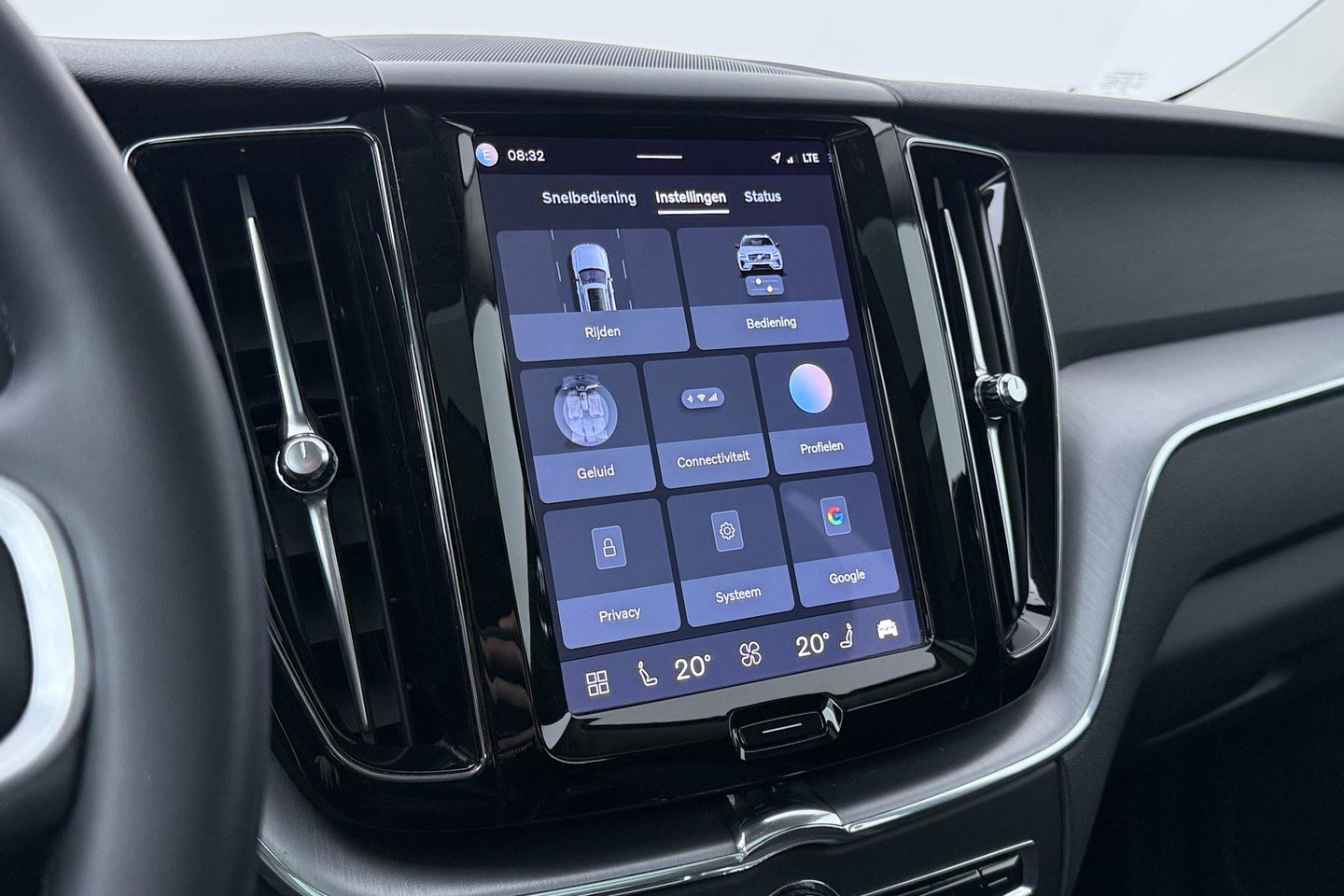 Volvo XC60 T6 Plug-in hybrid AWD Inscription | ACC | Panoramadak | Keyless | Elektrische Achterklep | Stoelverwarming | 18 inch