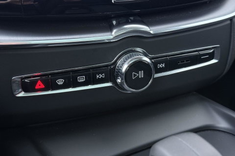 Volvo XC60 T6 Plug-in hybrid AWD Inscription | ACC | Panoramadak | Keyless | Elektrische Achterklep | Stoelverwarming | 18 inch