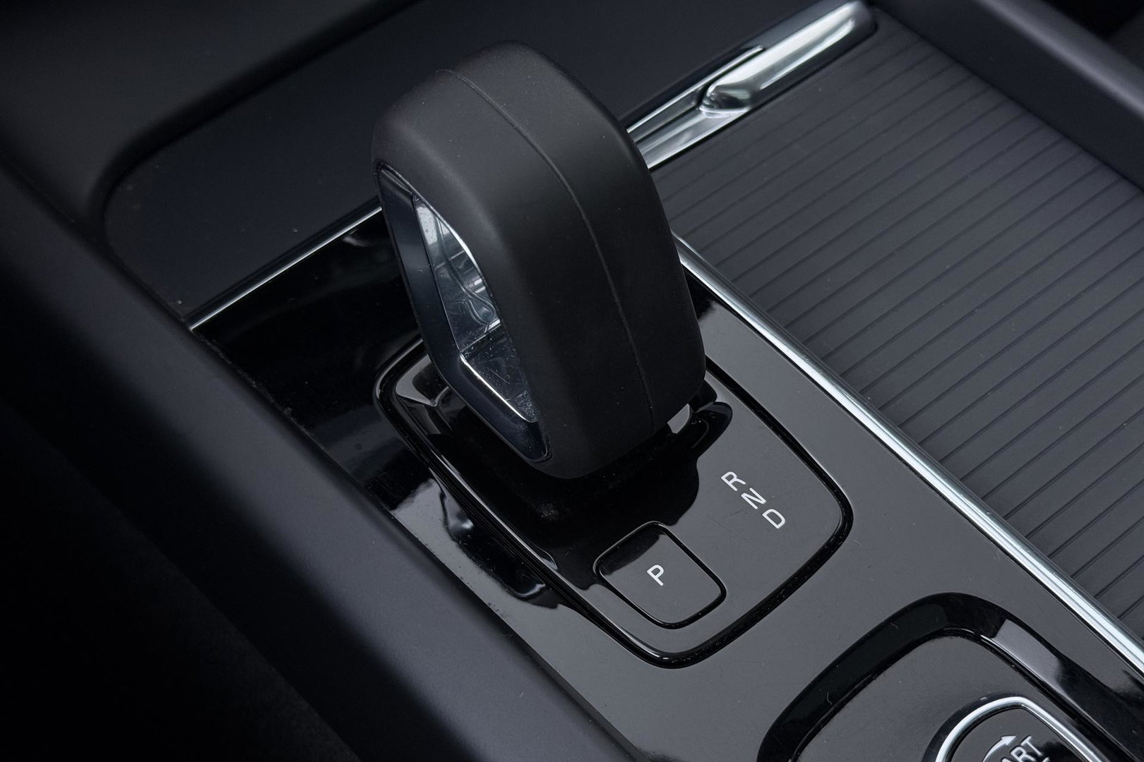 Volvo XC60 T6 Plug-in hybrid AWD Inscription | ACC | Panoramadak | Keyless | Elektrische Achterklep | Stoelverwarming | 18 inch