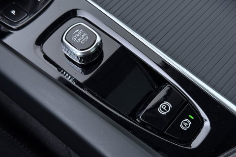 Volvo XC60 T6 Plug-in hybrid AWD Inscription | ACC | Panoramadak | Keyless | Elektrische Achterklep | Stoelverwarming | 18 inch