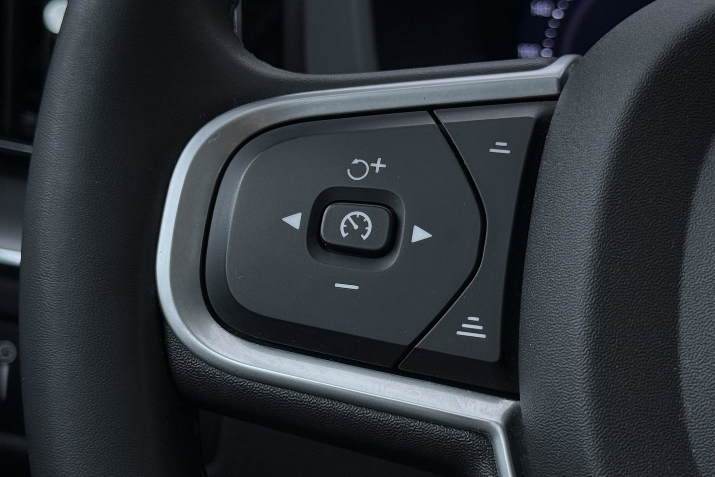 Volvo XC60 T6 Plug-in hybrid AWD Inscription | ACC | Panoramadak | Keyless | Elektrische Achterklep | Stoelverwarming | 18 inch
