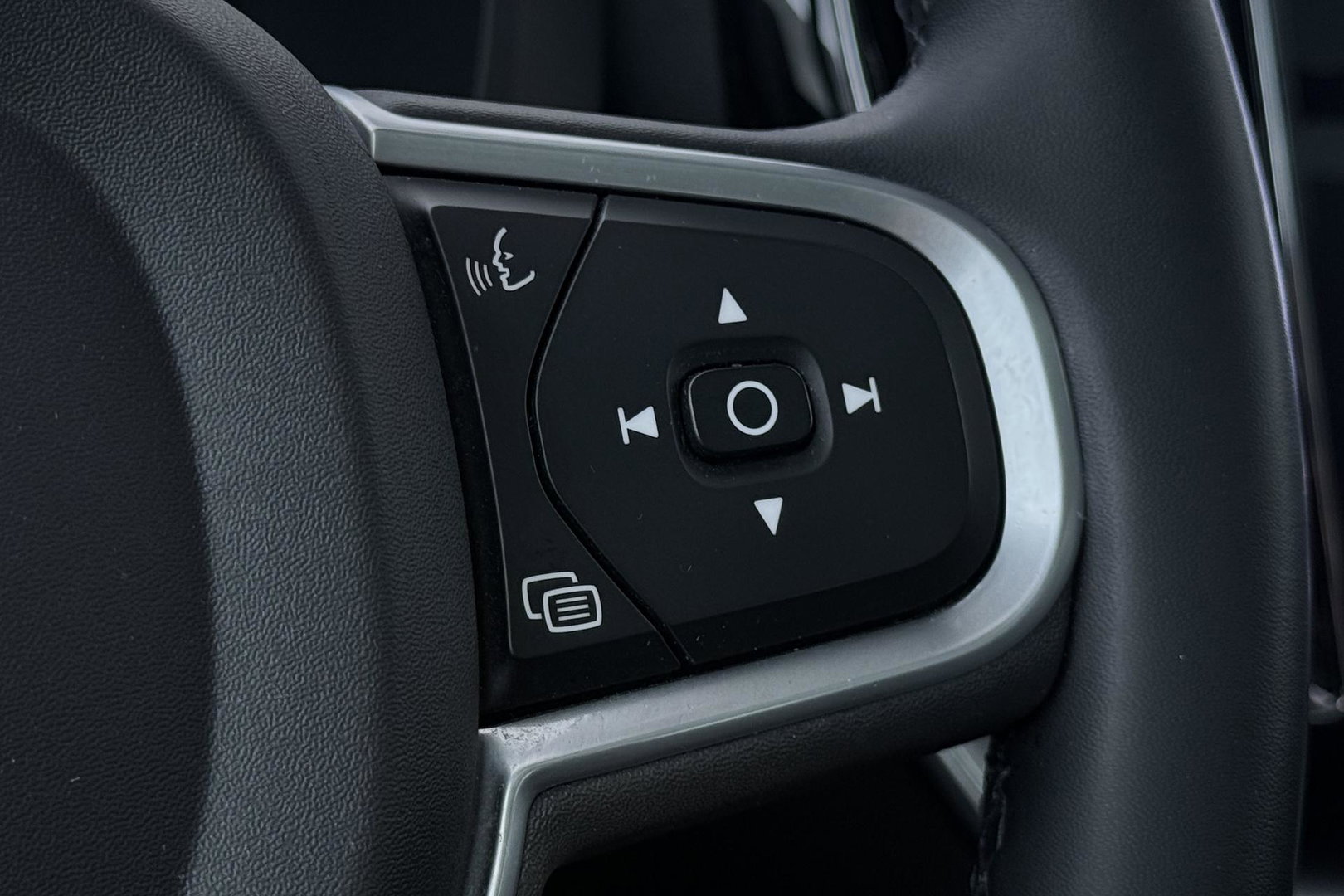 Volvo XC60 T6 Plug-in hybrid AWD Inscription | ACC | Panoramadak | Keyless | Elektrische Achterklep | Stoelverwarming | 18 inch