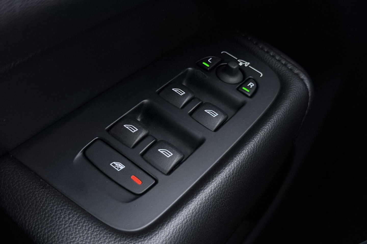 Volvo XC60 T6 Plug-in hybrid AWD Inscription | ACC | Panoramadak | Keyless | Elektrische Achterklep | Stoelverwarming | 18 inch