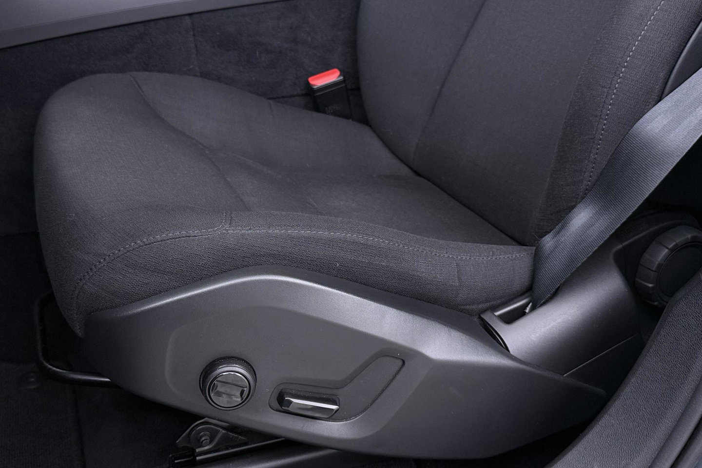 Volvo XC60 T6 Plug-in hybrid AWD Inscription | ACC | Panoramadak | Keyless | Elektrische Achterklep | Stoelverwarming | 18 inch