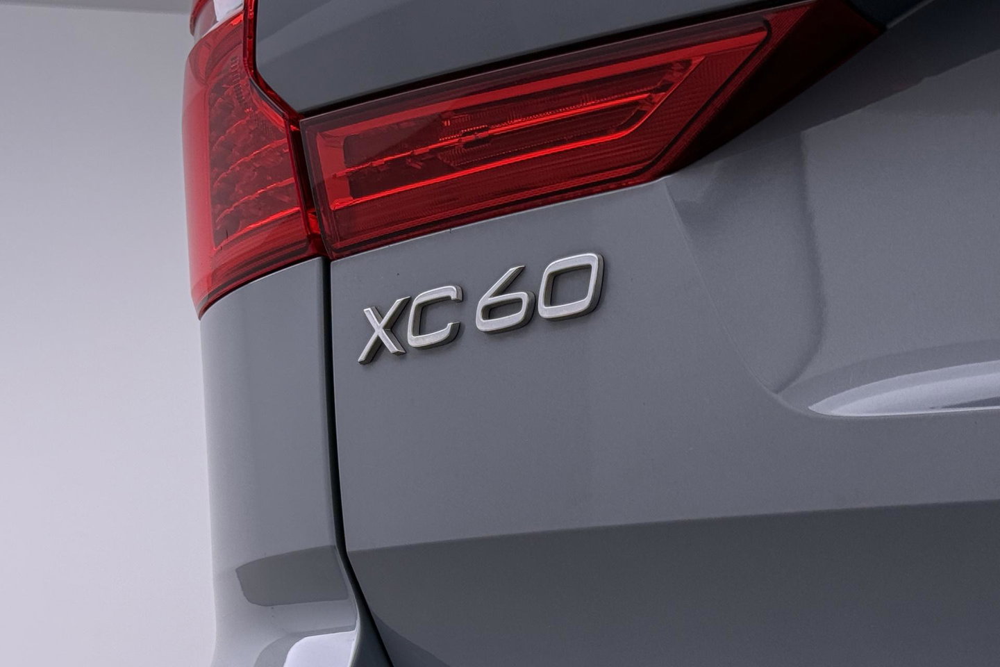 Volvo XC60 T6 Plug-in hybrid AWD Inscription | ACC | Panoramadak | Keyless | Elektrische Achterklep | Stoelverwarming | 18 inch