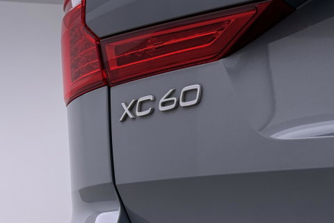 Volvo XC60 T6 Plug-in hybrid AWD Inscription | ACC | Panoramadak | Keyless | Elektrische Achterklep | Stoelverwarming | 18 inch