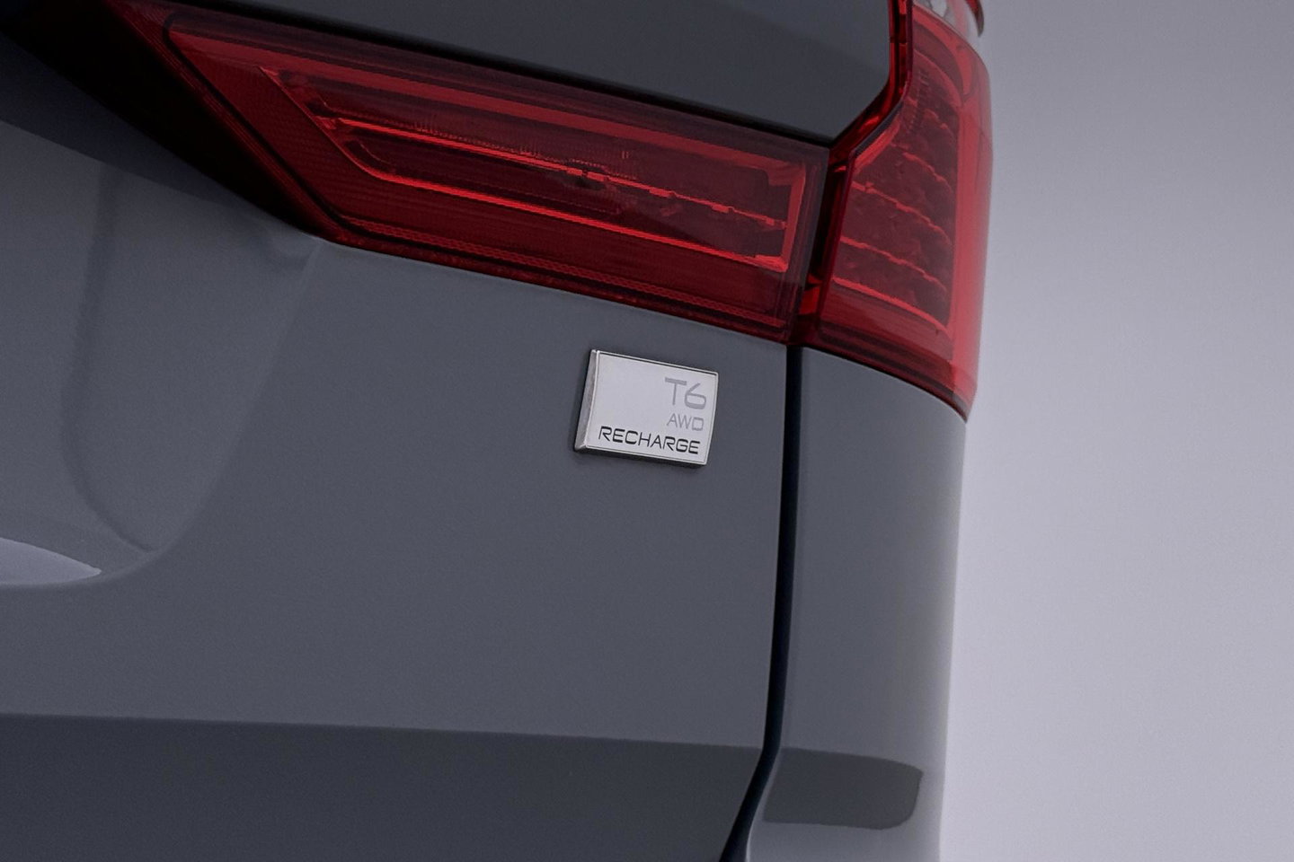 Volvo XC60 T6 Plug-in hybrid AWD Inscription | ACC | Panoramadak | Keyless | Elektrische Achterklep | Stoelverwarming | 18 inch