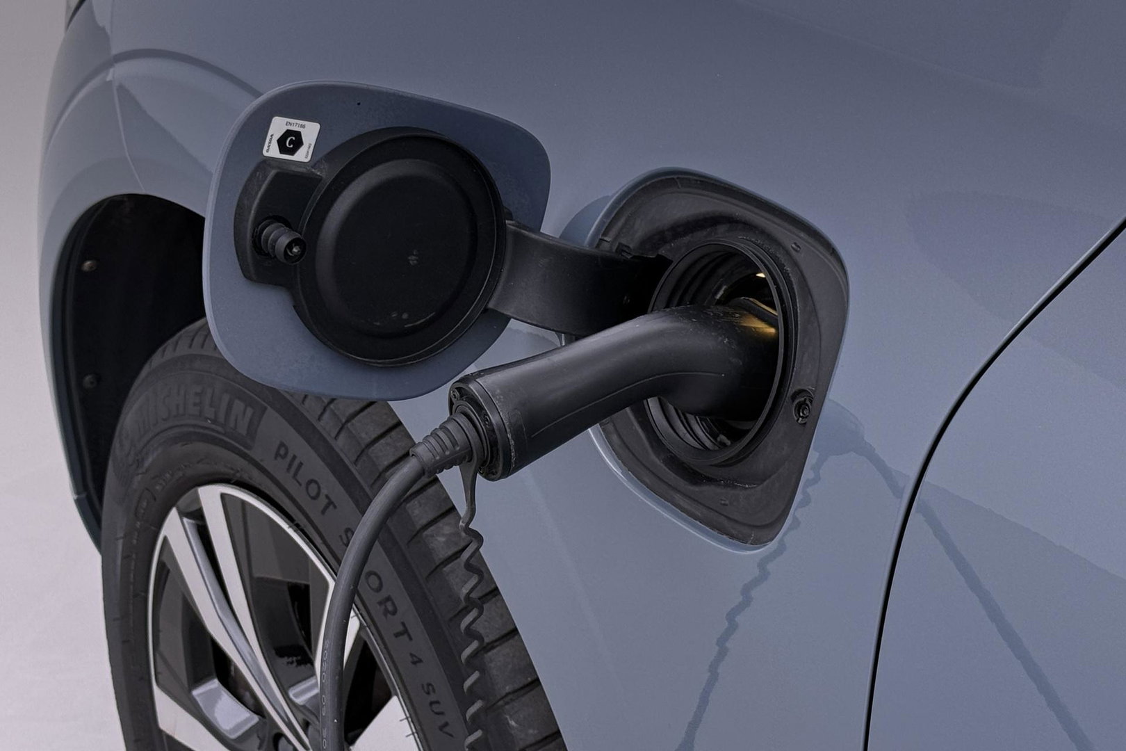 Volvo XC60 T6 Plug-in hybrid AWD Inscription | ACC | Panoramadak | Keyless | Elektrische Achterklep | Stoelverwarming | 18 inch