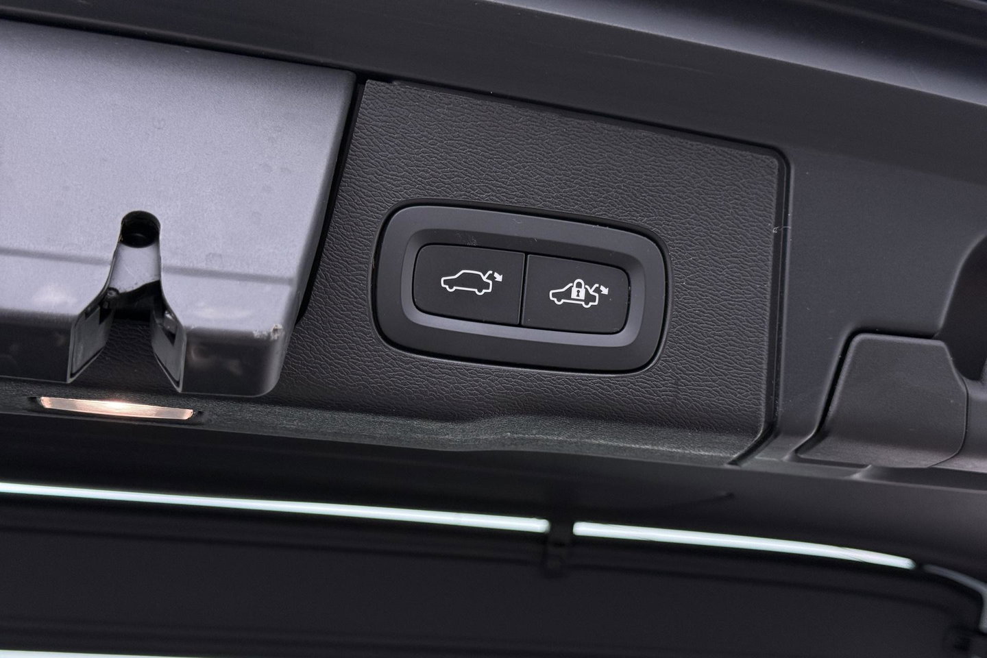 Volvo XC60 T6 Plug-in hybrid AWD Inscription | ACC | Panoramadak | Keyless | Elektrische Achterklep | Stoelverwarming | 18 inch