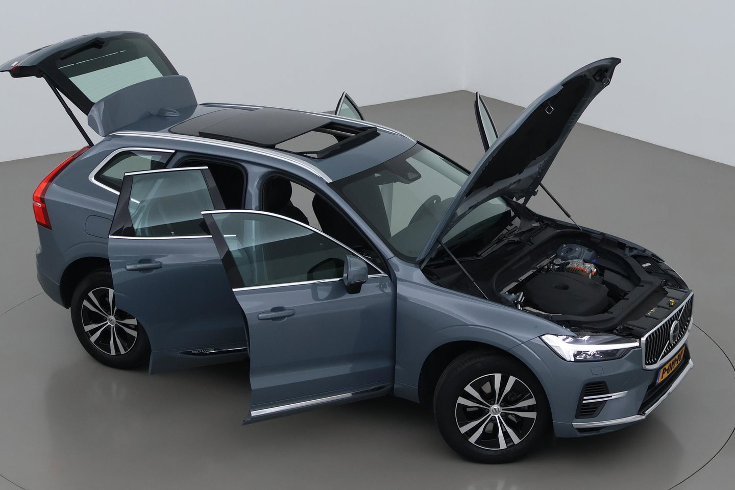 Volvo XC60 T6 Plug-in hybrid AWD Inscription | ACC | Panoramadak | Keyless | Elektrische Achterklep | Stoelverwarming | 18 inch