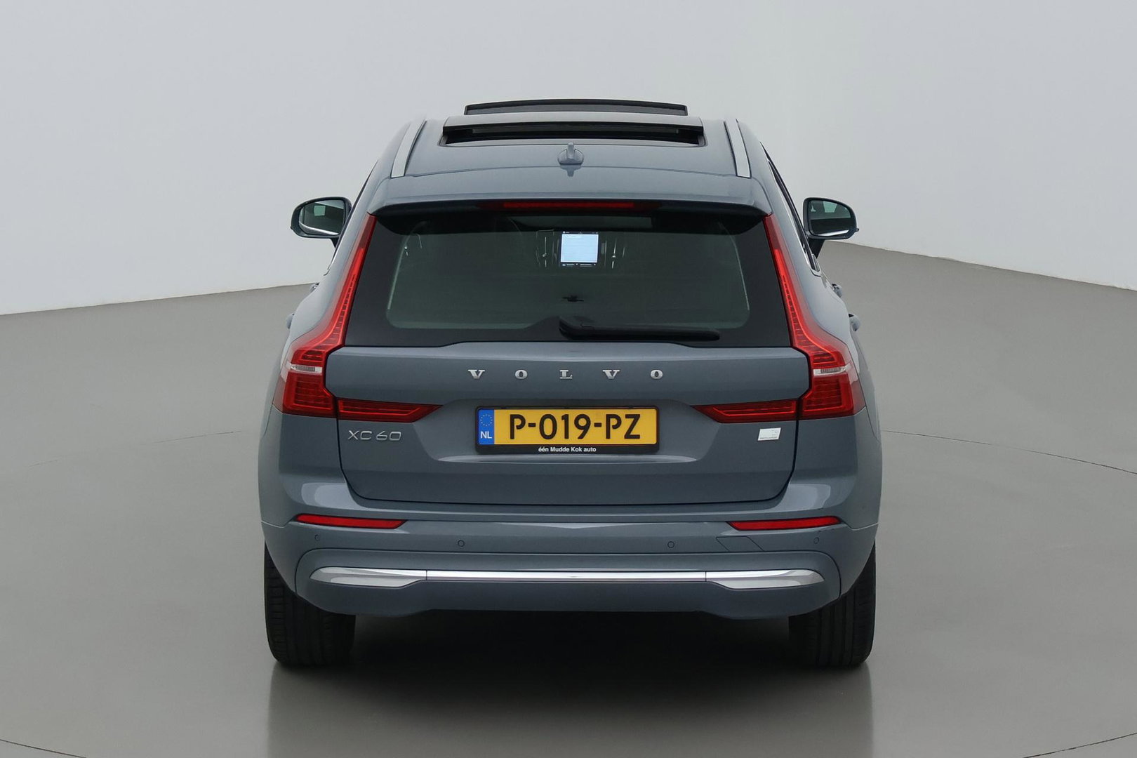 Volvo XC60 T6 Plug-in hybrid AWD Inscription | ACC | Panoramadak | Keyless | Elektrische Achterklep | Stoelverwarming | 18 inch