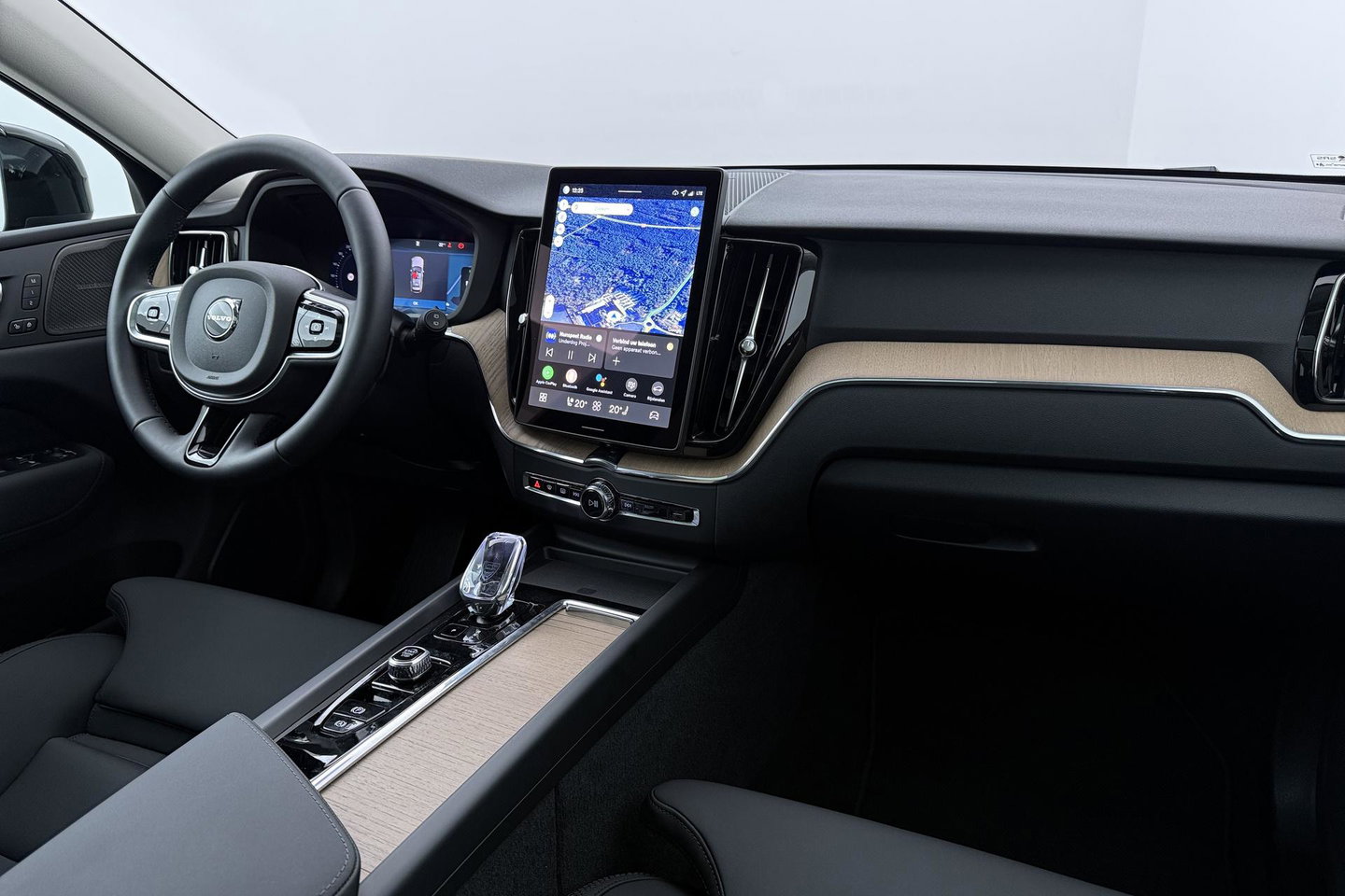 Volvo XC60 T6 Plug-in hybrid Plus Dark | HEICO Sportiv | ACC | Panoramadak | Harman/Kardon | Stoel+Stuurverwarming | 22 Inch