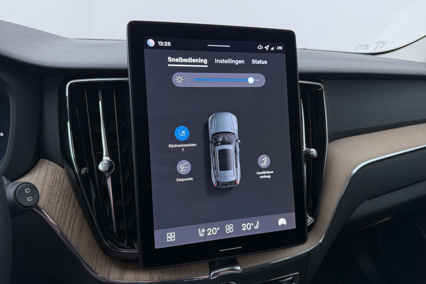 Volvo XC60 T6 Plug-in hybrid Plus Dark | HEICO Sportiv | ACC | Panoramadak | Harman/Kardon | Stoel+Stuurverwarming | 22 Inch
