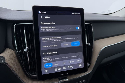 Volvo XC60 T6 Plug-in hybrid Plus Dark | HEICO Sportiv | ACC | Panoramadak | Harman/Kardon | Stoel+Stuurverwarming | 22 Inch