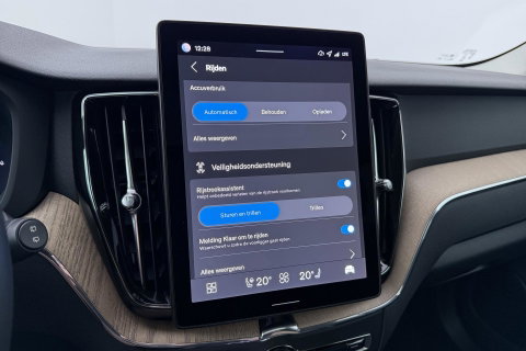 Volvo XC60 T6 Plug-in hybrid Plus Dark | HEICO Sportiv | ACC | Panoramadak | Harman/Kardon | Stoel+Stuurverwarming | 22 Inch