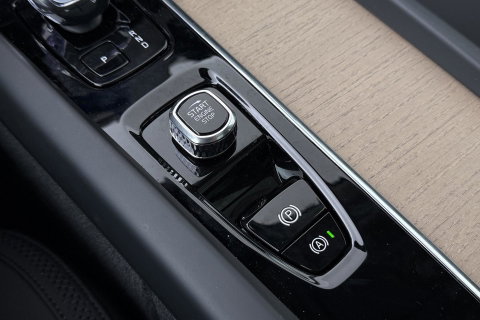 Volvo XC60 T6 Plug-in hybrid Plus Dark | HEICO Sportiv | ACC | Panoramadak | Harman/Kardon | Stoel+Stuurverwarming | 22 Inch