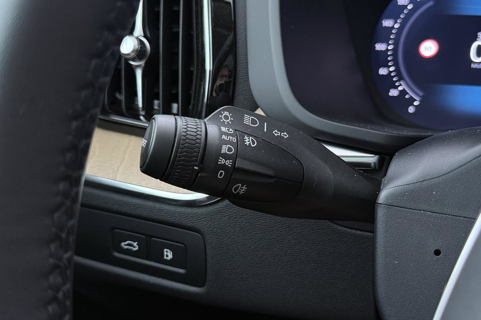 Volvo XC60 T6 Plug-in hybrid Plus Dark | HEICO Sportiv | ACC | Panoramadak | Harman/Kardon | Stoel+Stuurverwarming | 22 Inch