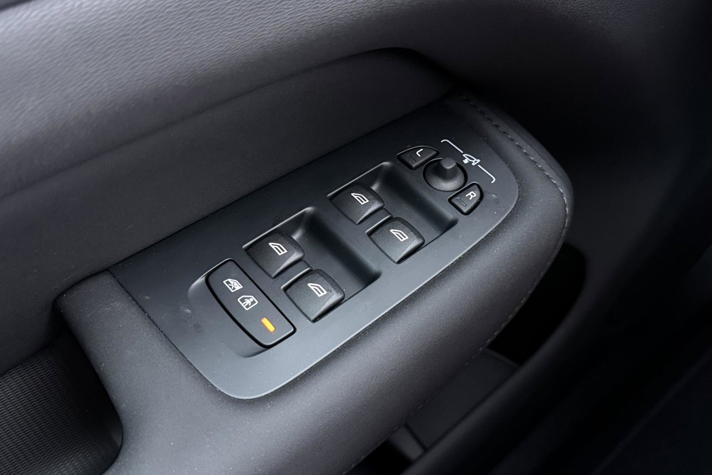 Volvo XC60 T6 Plug-in hybrid Plus Dark | HEICO Sportiv | ACC | Panoramadak | Harman/Kardon | Stoel+Stuurverwarming | 22 Inch