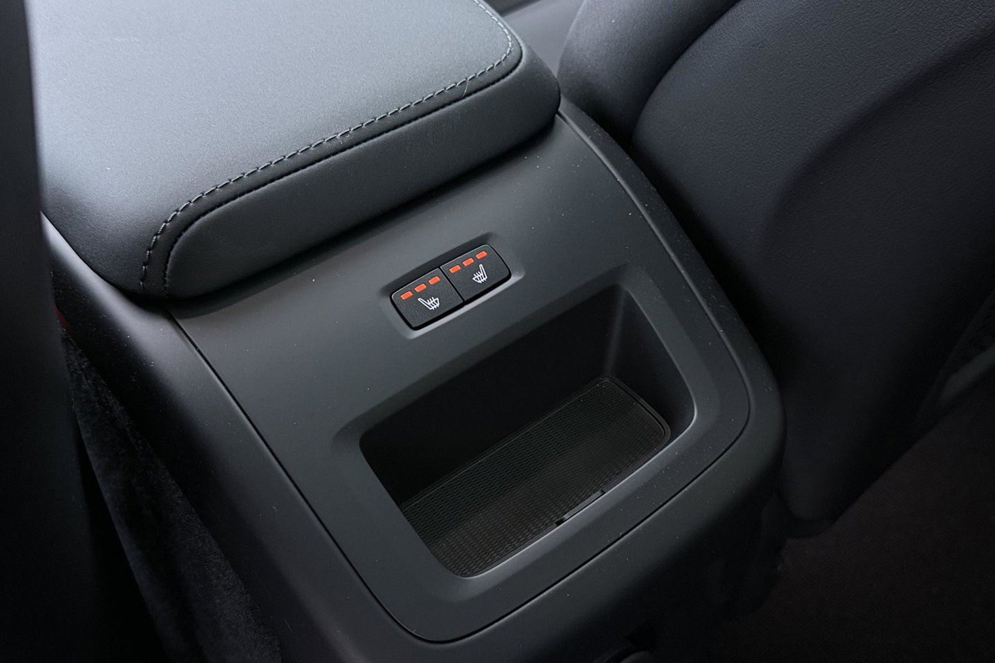 Volvo XC60 T6 Plug-in hybrid Plus Dark | HEICO Sportiv | ACC | Panoramadak | Harman/Kardon | Stoel+Stuurverwarming | 22 Inch