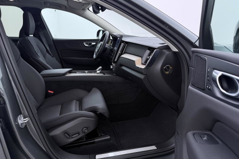 Volvo XC60 T6 Plug-in hybrid Plus Dark | HEICO Sportiv | ACC | Panoramadak | Harman/Kardon | Stoel+Stuurverwarming | 22 Inch