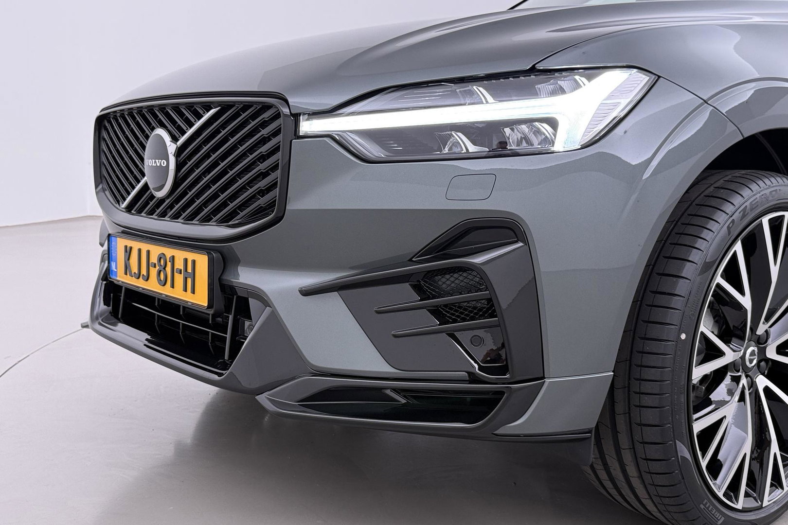 Volvo XC60 T6 Plug-in hybrid Plus Dark | HEICO Sportiv | ACC | Panoramadak | Harman/Kardon | Stoel+Stuurverwarming | 22 Inch