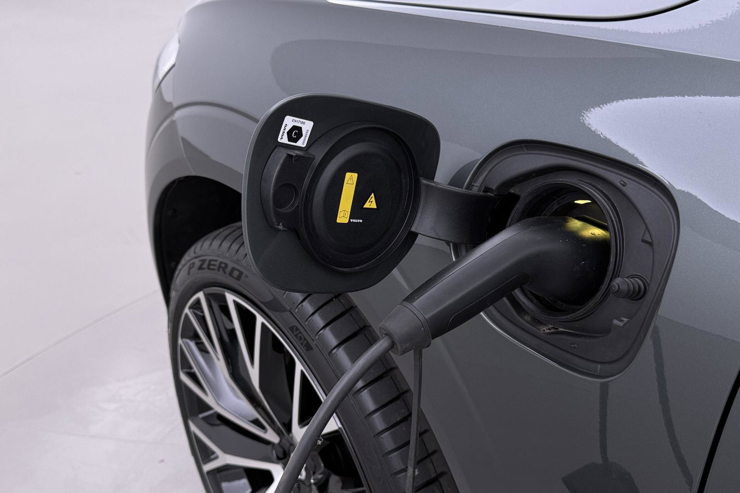 Volvo XC60 T6 Plug-in hybrid Plus Dark | HEICO Sportiv | ACC | Panoramadak | Harman/Kardon | Stoel+Stuurverwarming | 22 Inch