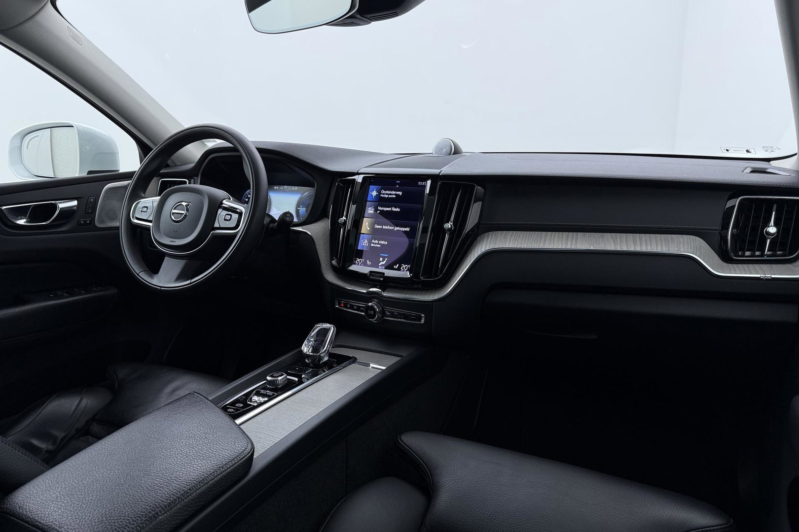 Volvo XC60 T6 Recharge Inscription | ACC | Luchtvering | Panoramadak | Bowers&Wilkins | 360° Camera | Head-Up | Pilot Assist | 20 Inch