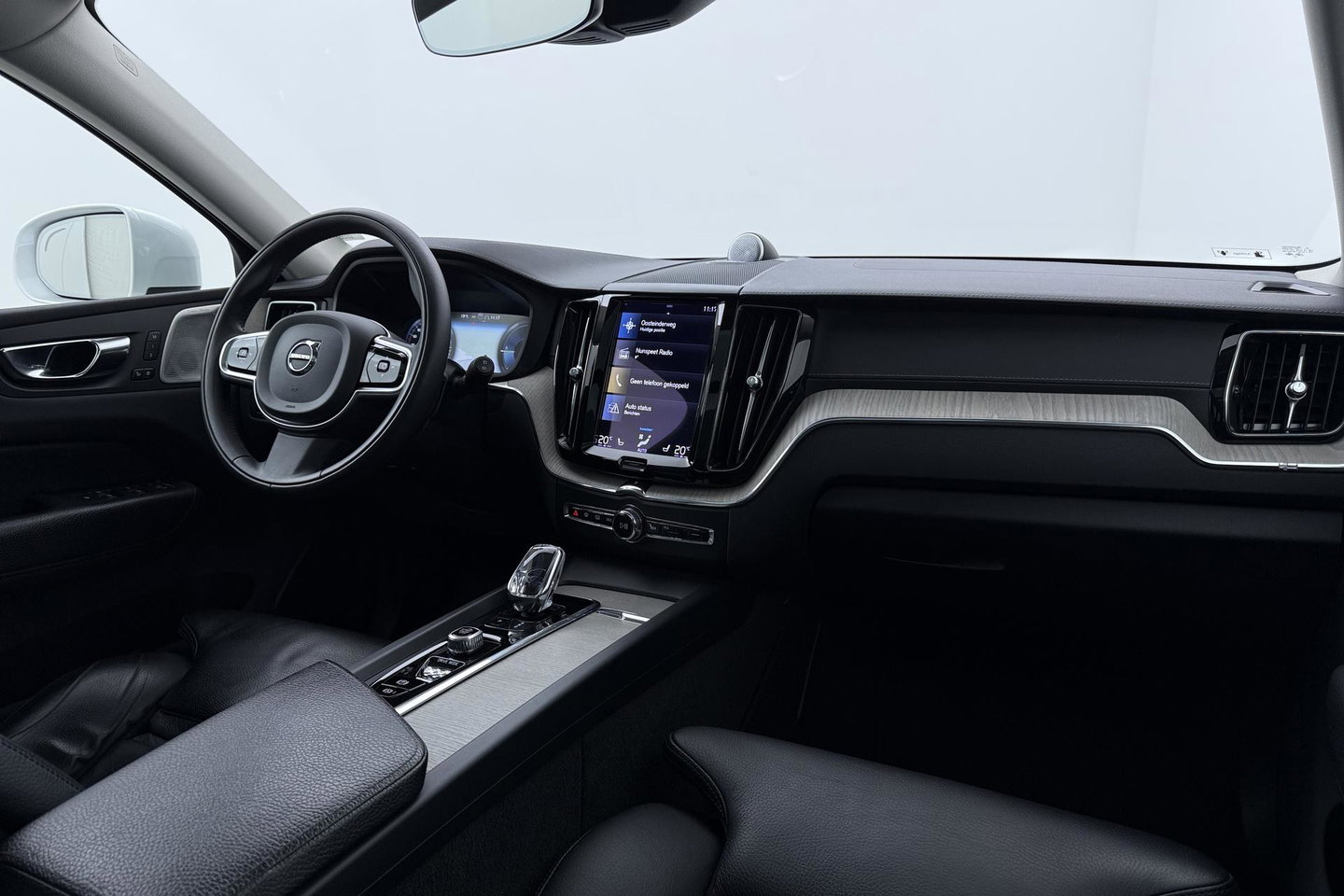 Volvo XC60 T6 Recharge Inscription | ACC | Luchtvering | Panoramadak | Bowers&Wilkins | 360° Camera | Head-Up | Pilot Assist | 20 Inch