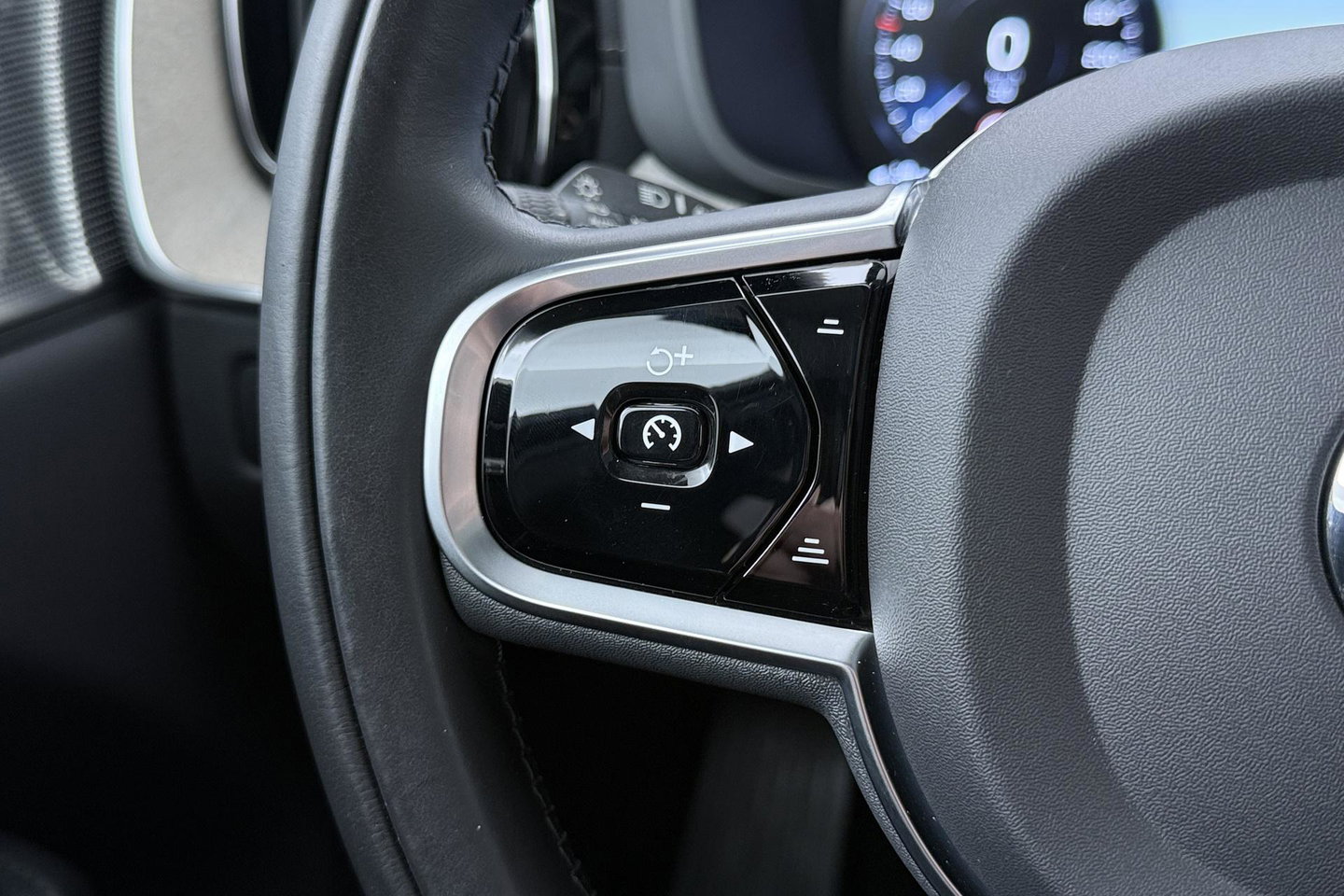 Volvo XC60 T6 Recharge Inscription | ACC | Luchtvering | Panoramadak | Bowers&Wilkins | 360° Camera | Head-Up | Pilot Assist | 20 Inch